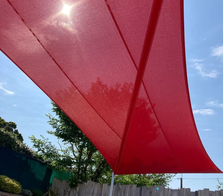 une voile d'ombrage légère et enroulabel